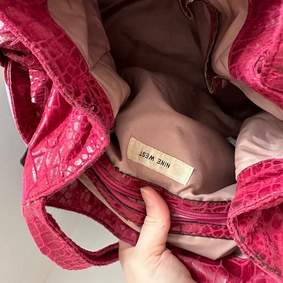 NINE WEST CROCODILE HOBO BAG in PINK - Picture 4 of 7